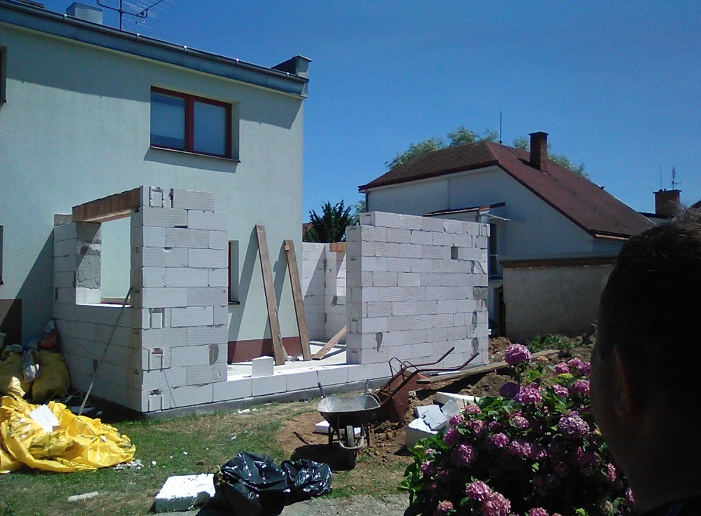 Přístavba rodinného domu z porobetonu (YTONG).